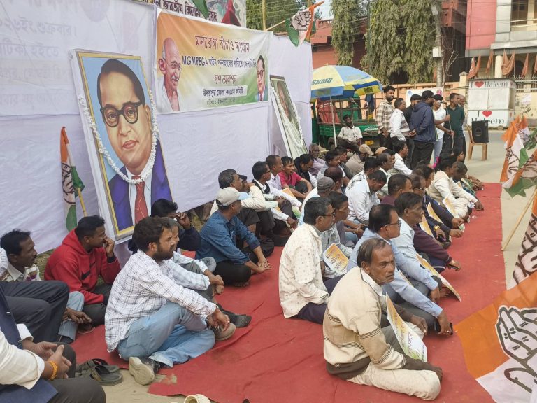 উদয়পুর জামতলাতে জাতীয় কংগ্রেস দলের ডাকে গণ অনশন অনুষ্ঠিত হয়।