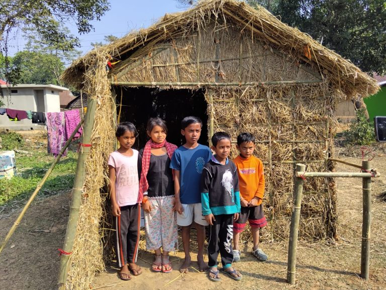 পিকনিক খেতে বুড়ির ঘর