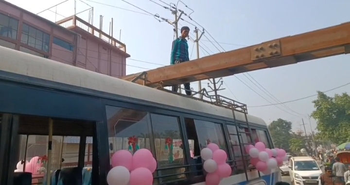 আগরতলা শহরে হাইট বারে ঘটলো বিপত্তি
